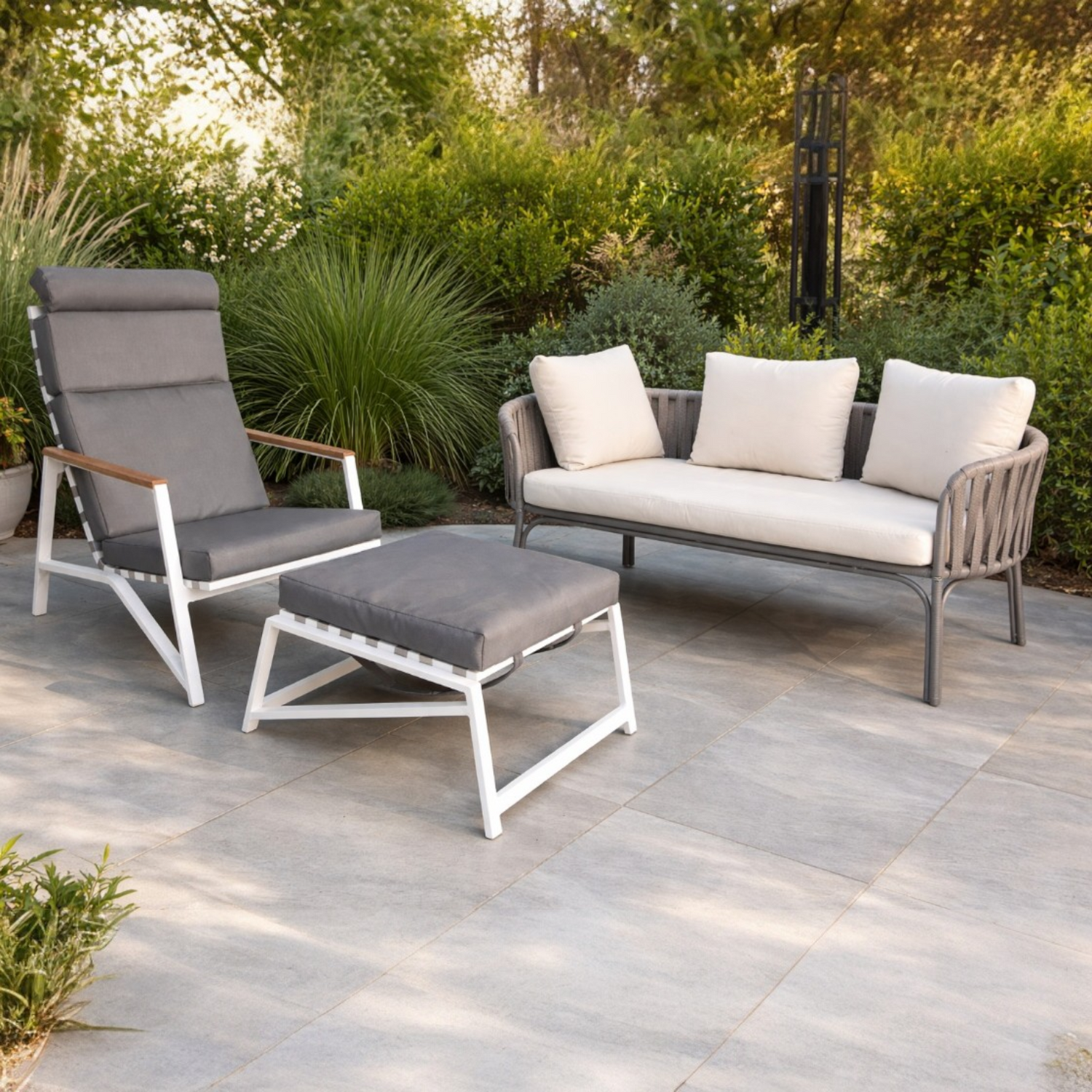 Seating & Tables