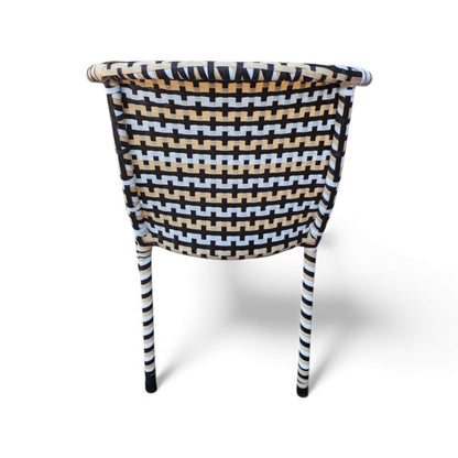 طقم ميني بيسترو – أناقة بسيطة للمساحات الصغيرة 