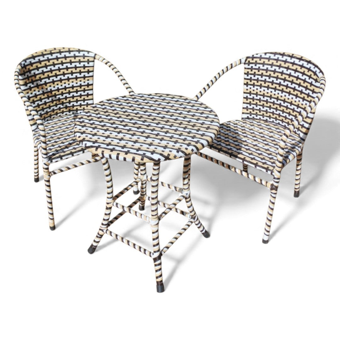 طقم ميني بيسترو – أناقة بسيطة للمساحات الصغيرة 