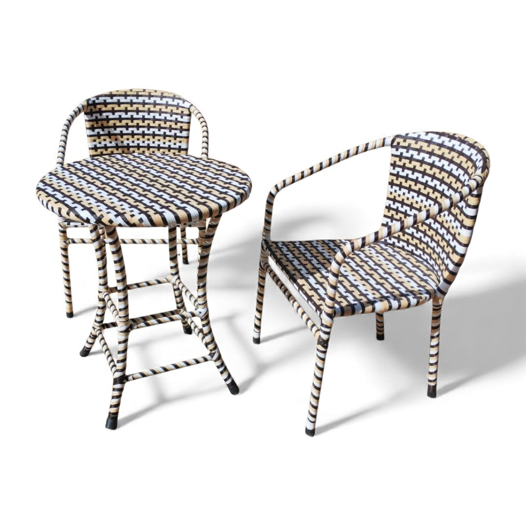 طقم ميني بيسترو – أناقة بسيطة للمساحات الصغيرة 