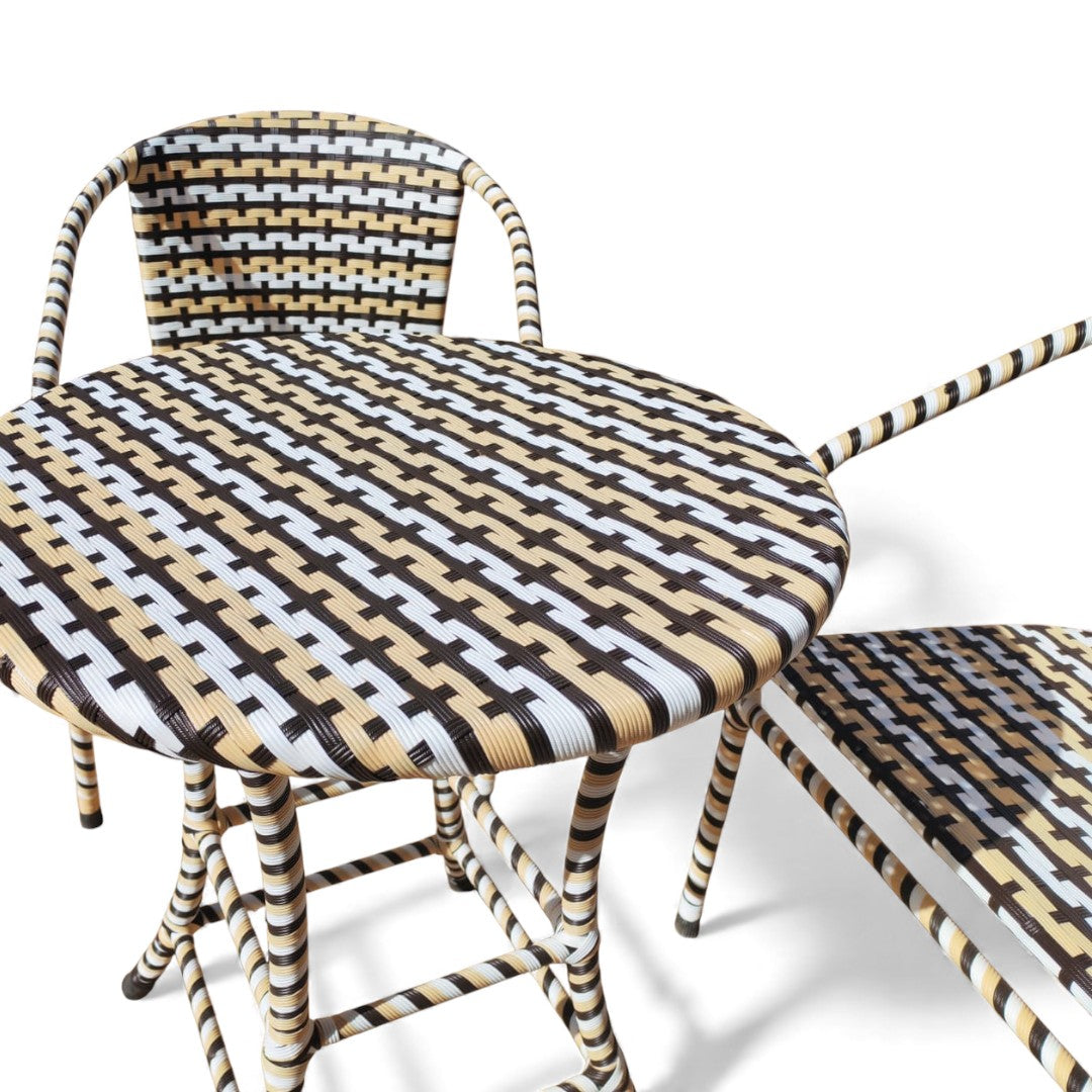 طقم ميني بيسترو – أناقة بسيطة للمساحات الصغيرة 