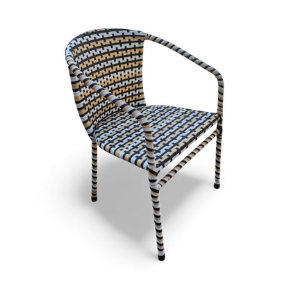 طقم ميني بيسترو – أناقة بسيطة للمساحات الصغيرة 