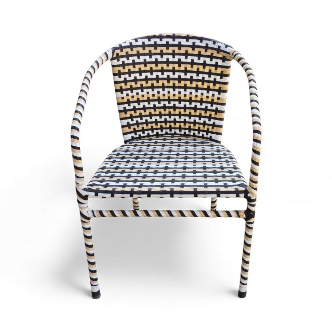 طقم ميني بيسترو – أناقة بسيطة للمساحات الصغيرة 