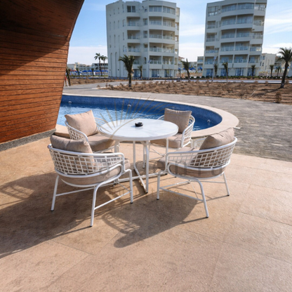 طقم جريس – بساطة عصرية وأناقة في التفاصيل.